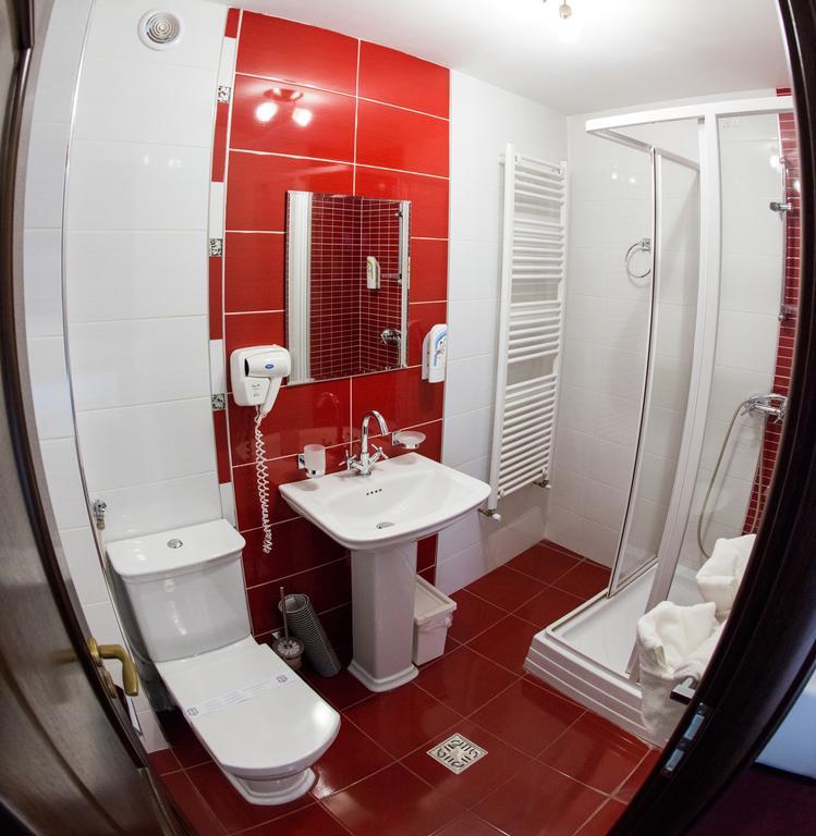 Hotel La Strada Плоешти Номер фото