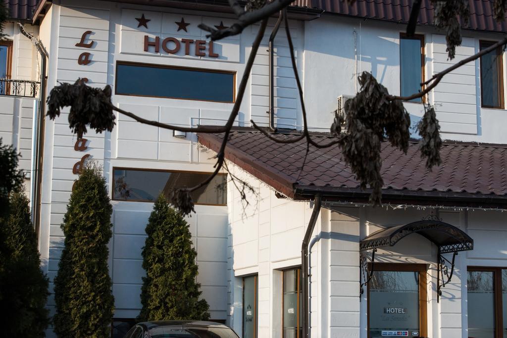 Hotel La Strada Плоешти Экстерьер фото