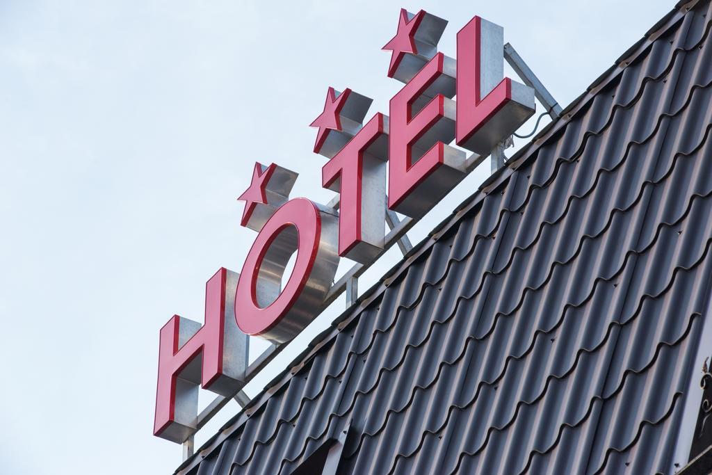 Hotel La Strada Плоешти Экстерьер фото