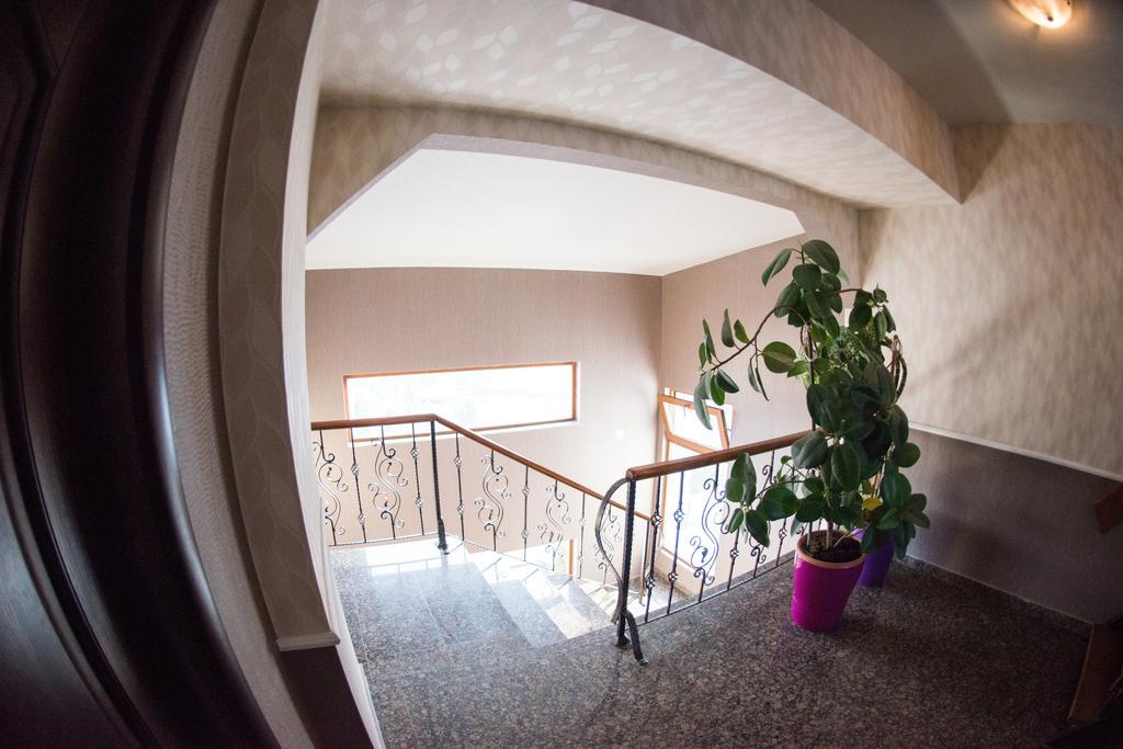 Hotel La Strada Плоешти Экстерьер фото