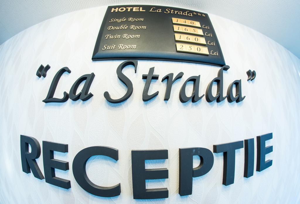 Hotel La Strada Плоешти Экстерьер фото