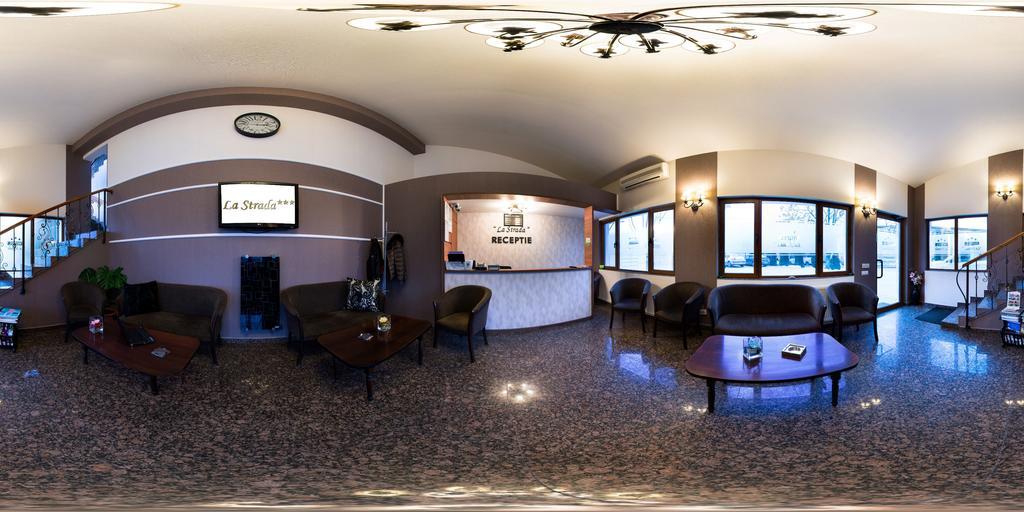 Hotel La Strada Плоешти Экстерьер фото