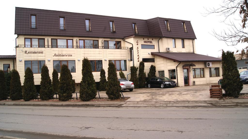 Hotel La Strada Плоешти Экстерьер фото