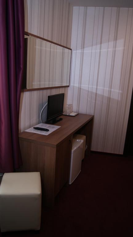 Hotel La Strada Плоешти Номер фото
