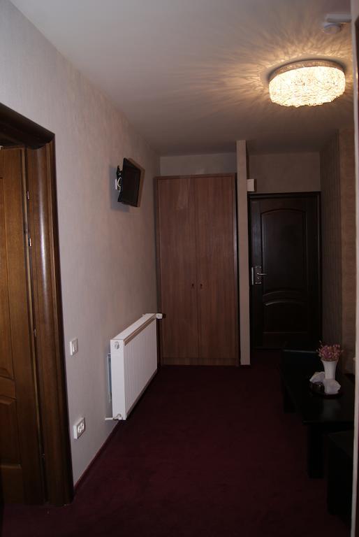 Hotel La Strada Плоешти Номер фото