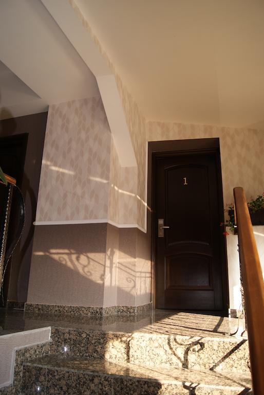 Hotel La Strada Плоешти Экстерьер фото