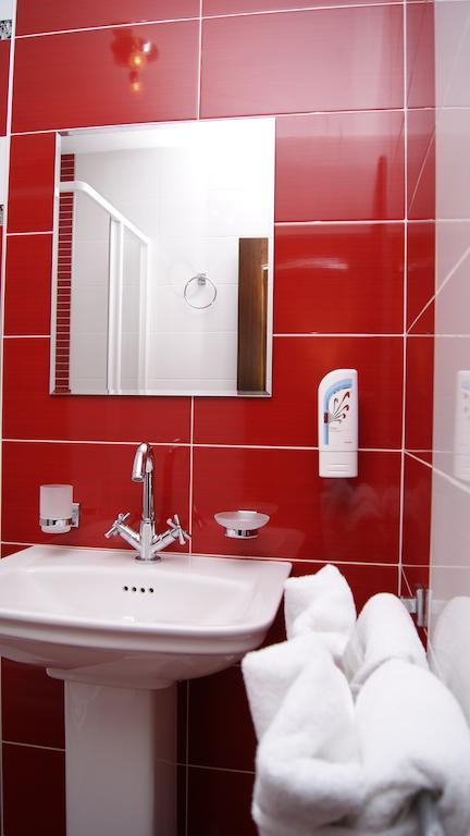 Hotel La Strada Плоешти Номер фото
