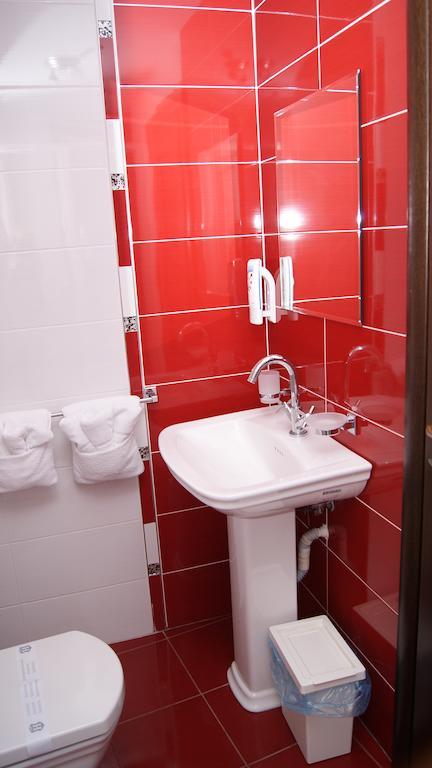 Hotel La Strada Плоешти Номер фото
